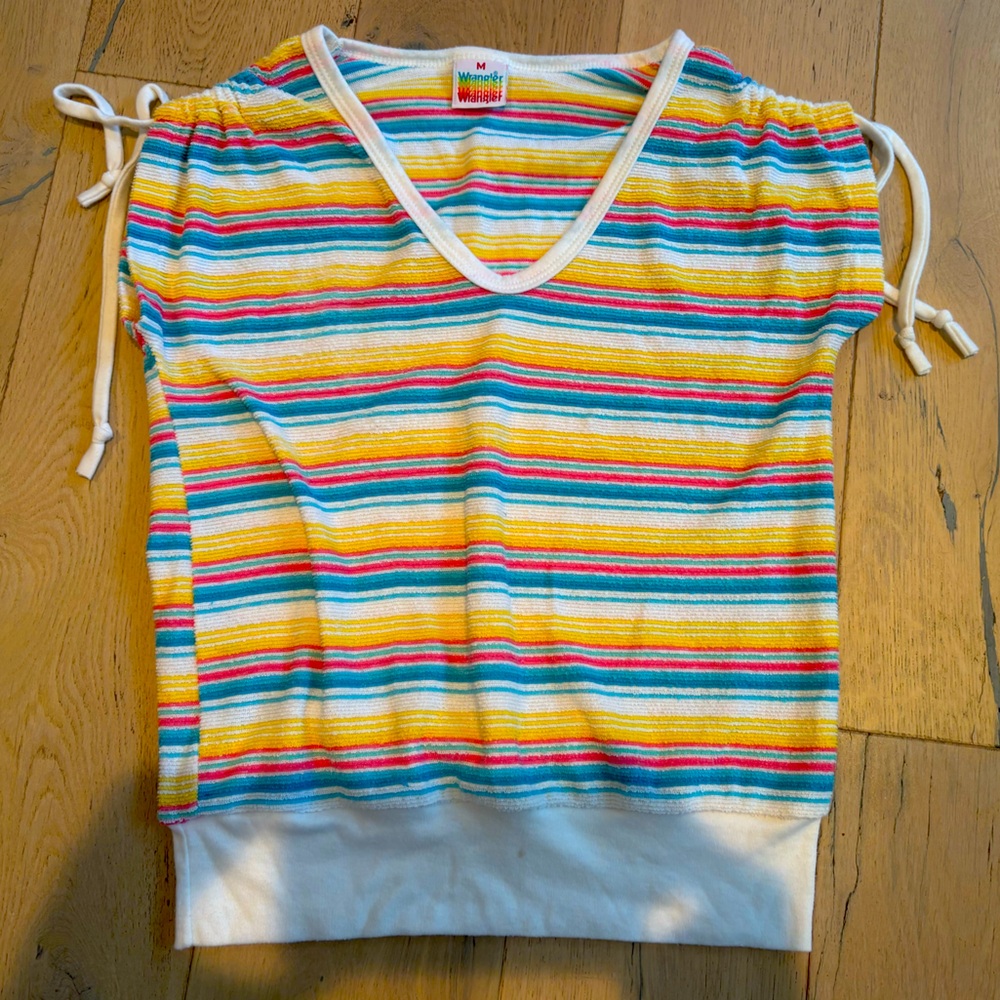 Vintage Wrangler Size Medium Shirt. Perfect for summer!